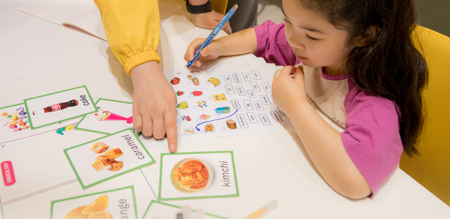 영어를 학습하는 아이